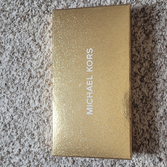 Michael Kors Wallet - Picture 5 of 7